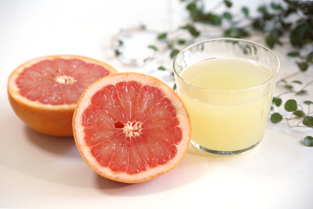 薬との飲み合わせに注意が必要な場合があるグレープフルーツ